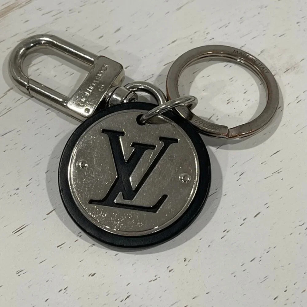 Louis Vuitton LV Circle Bag Charm & Key Holder (112724)